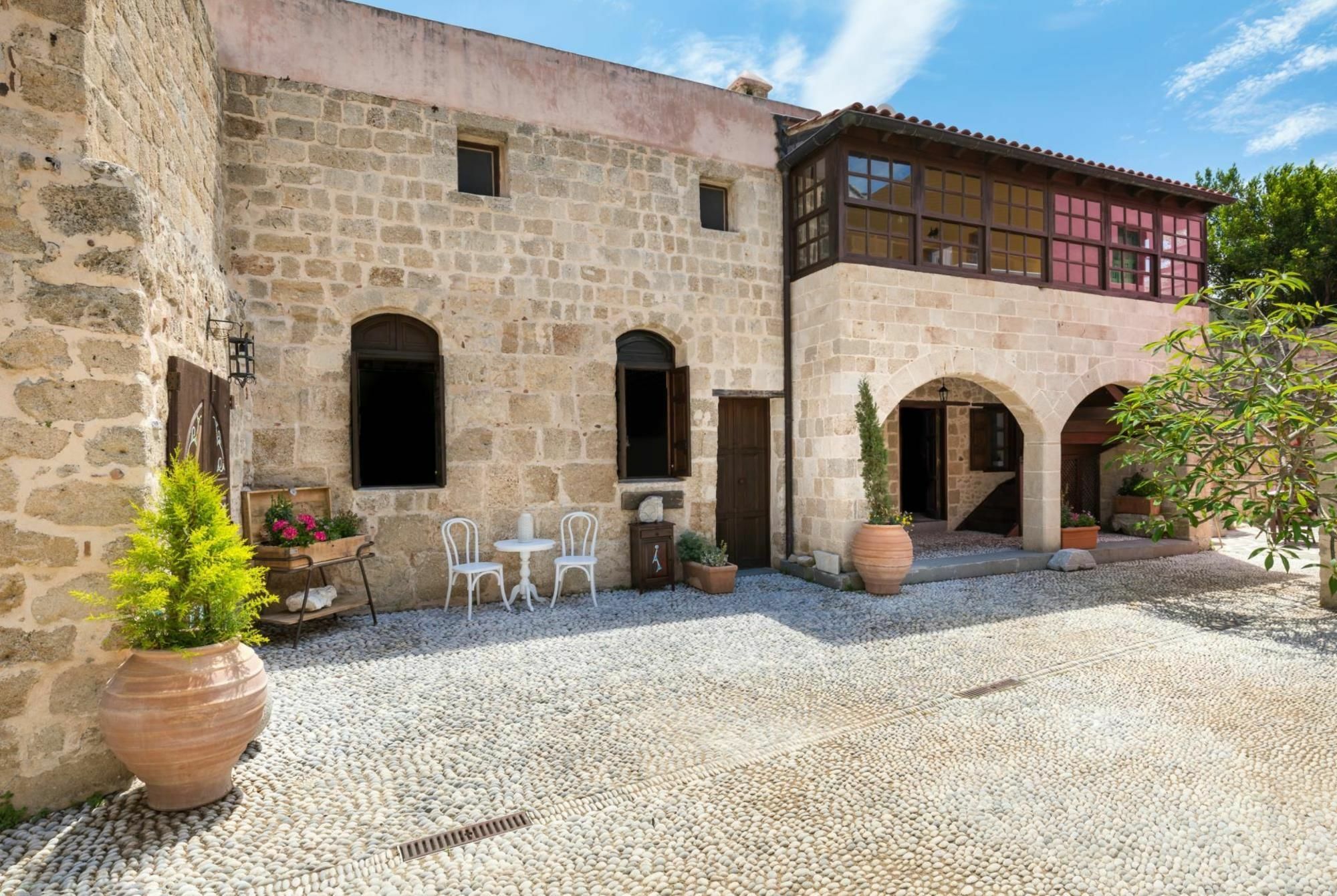 Saint Artemios Hotel And Oriental Suites Rhodes City Екстериор снимка